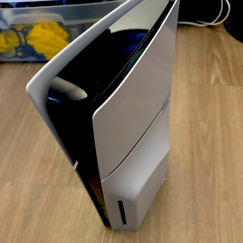 PS5 Slim new with controller